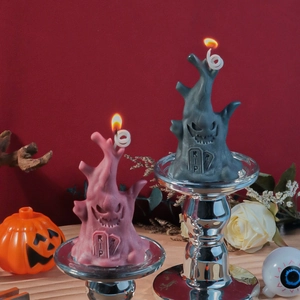 Κεριά Halloween σε σχήμα κορμού δέντρου με σχέδιο ταφόπλακας RIP σε ασημένιες βάσεις