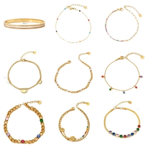 9-teiliges vergoldetes Edelstahl-Schmuckset mit bunten Zirkonia und geometrischen Formen