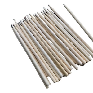 Lot de stylets en bambou naturel pour dessins à gratter enfants sur fond blanc