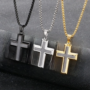 Ciondoli a croce in acciaio inossidabile con inserto in carbonio nero, oro e argento