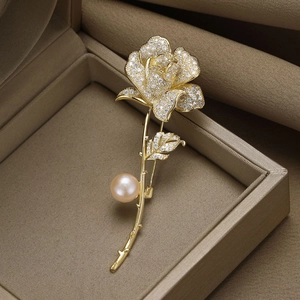 Élégante Broche Rose en Cuivre Avec Zircone pour Femmes Mode Strass Épingle Florale Avec Künstliche Perle Accessoire de Bijouterie pour Veste