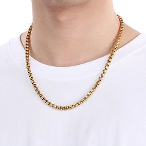 Close-up of a 18K gold plated square box chain necklace worn by a male model