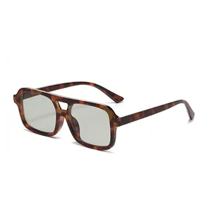 Retro tortoise square double-bridge sunglasses with light gray lenses for a vintage look