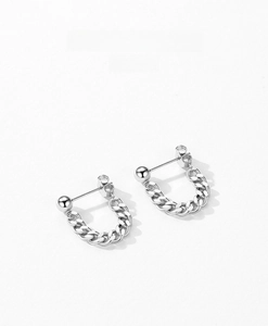 Detailed close-up of S925 sterling silver cuban chain stud earrings with butterfly backs
