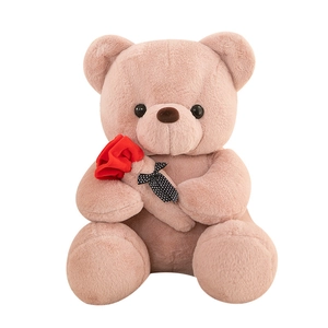 Lindo oso de peluche rosa con una rosa de tela roja para regalo del día de San Valentín