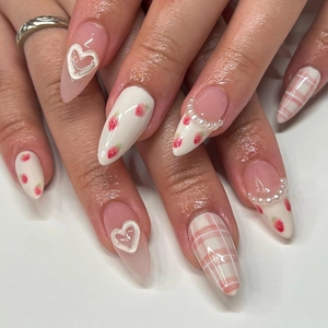 Press On Nails Almond Shape Sweet Pink White Plaid With Strawberry Heart Artificial Pearl Decorations For Women