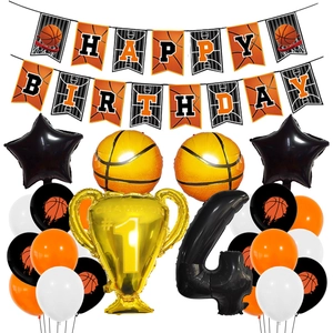 Détails décoration de fête basket avec trophée champion et ballons chiffre 4
