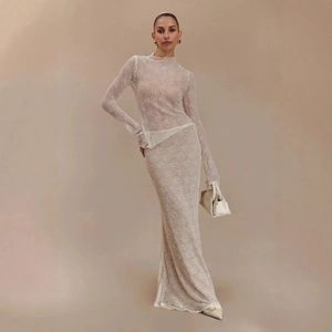 Ensemble haut à manches longues et jupe longue en dentelle blanc cassé transparent