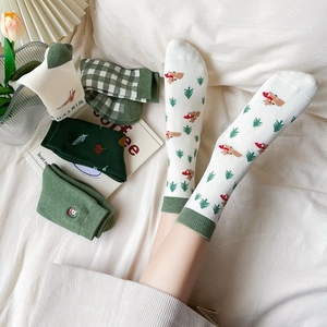 Winter thick forest green crew socks with elk cartoon embroidery for women