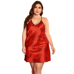Nuisette rouge en satin grande taille pour femme avec imprimés cœur et amour