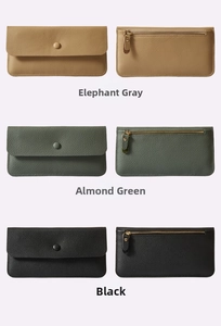 Dettaglio dei portafogli a busta in pelle nei colori grigio, verde mandorla e nero
