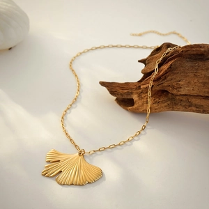 Elegant 18K gold ginkgo leaf pendant necklace with intricate vein texture for women