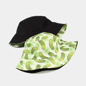 Chapeau bob réversible avec face noire et motif concombre pour protection solaire