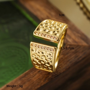 Detail of 18K gold plated hammered ring with zircon accents and size measurements