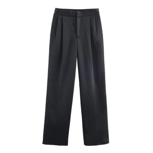 Pantaloni larghi in raso nero da donna con finitura setosa e design elegante e sobrio