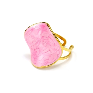 Adjustable 18k gold irregular ring with pink marble enamel for a French chic style