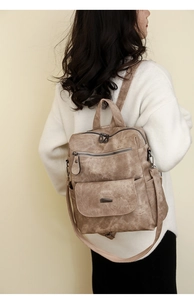 Brauner Vintage PU-Leder Rucksack Rückansicht mit verstellbaren Gurten und Kapazität