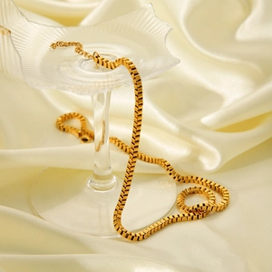 Elegant 18K gold-plated stainless steel box chain necklace with lobster clasp and extender