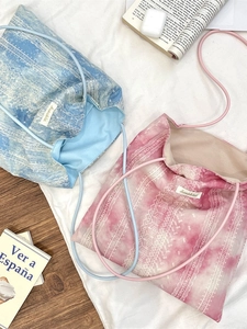 Tie-dye lace tote bag in blue and pink tones with large capacity for casual travel