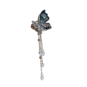 Pince à cheveux papillon translucide avec de longs glands perlés en bleu et argent poli