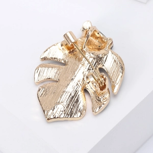 Vintage golden metal leaf brooch with pin clasp on back, creative animal accessory