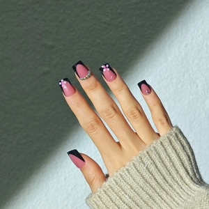 French Press On Nails Pink Black Edge Square Artificial Nails Hand Painted Flower Rhinestone Chic Fake Nails For Women