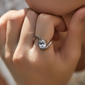 Minimalist S925 sterling silver irregular ring with an oval sparkling gemstone