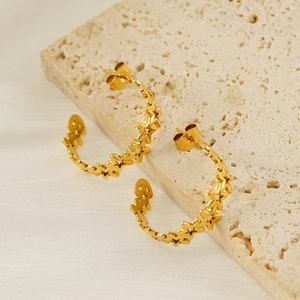 18K gold hollow star hoop earrings featuring a minimalist geometric stellar pattern
