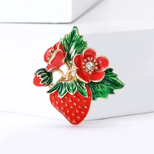 Strawberry Brooch Pin For Women Alloy Enamel Fruit Flower Rhinestone Fashion Corsage Jewelry Accessory