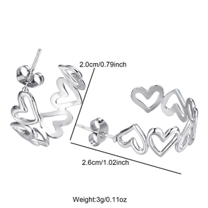 Detailed view of silver heart-shaped C-earrings with dimensions and weight specs