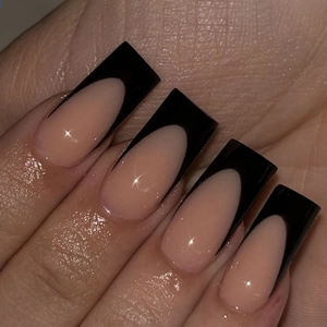 Classic French medium-long trapezoid press-on nails with nude pink base and black tips