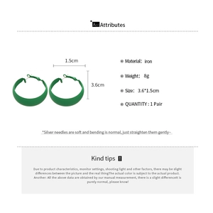 Detail view of green geometric hoop earrings showing dimensions 3.6x1.5cm and iron material