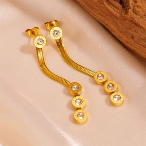 Boucles d'oreilles serpent dorées avec chiffres romains et incrustations de zircon