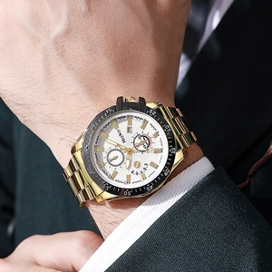 Orologio classico da uomo in oro con quadrante bianco a tre occhi e calendario