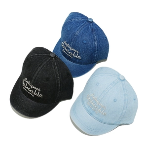 Short brim denim baseball caps with vintage embroidery in black, dark blue and light blue
