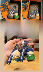 Artistic keychain featuring Van Gogh and Girl with a Pearl Earring in an orange gift box