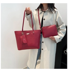 Detailed view of the red three-piece tote bag set with a stylish leather grain texture