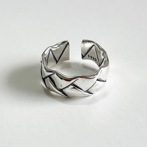 Adjustable S925 sterling silver ring with elegant geometric braided pattern design