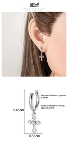 Detailed size chart for silver iris cross earrings with zircon pavé measuring 2.48cm height