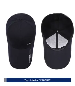 Vue détaillée de la casquette de sport noire montrant la structure et la doublure interne