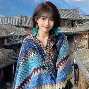 Ethnic knit shawl with geometric patterns for women traveling in Chinese style