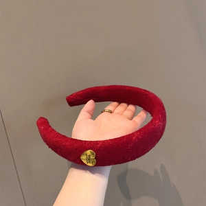 Retro red velvet padded headband with golden heart charm for women's autumn winter style