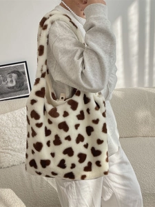 Fuffy plush heart print tote bag in cream white and brown for winter fashion