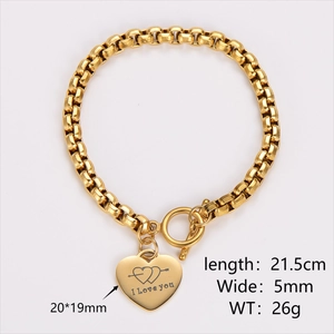 Bracciale dorato in acciaio inossidabile con ciondolo a cuore, chiusura OT e incisione