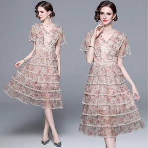 Robe Mi-Longue Élégante À Imprimé Floral Col En V Jupe À Étages En Mesh Manches À Volants Et Taille Perlée Pour Femmes