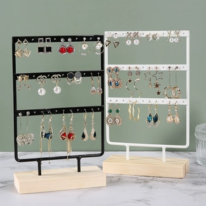 Porte-bijoux à 3 niveaux en métal noir et blanc avec une base en bois stable