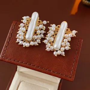Boucles d'oreilles perles baroques vintage avec base tressée dorée et tiges en argent