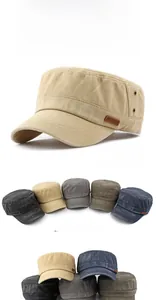 Militaire petten van gewassen katoen in vijf kleuren met bruine lederen patch