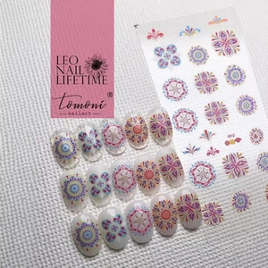 Stickers nail art mandala bohème par Tomoni avec motifs colorés sur fond blanc texturé