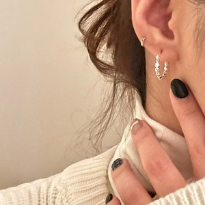 Minimalist S925 sterling silver hoop earrings with faceted texture on model